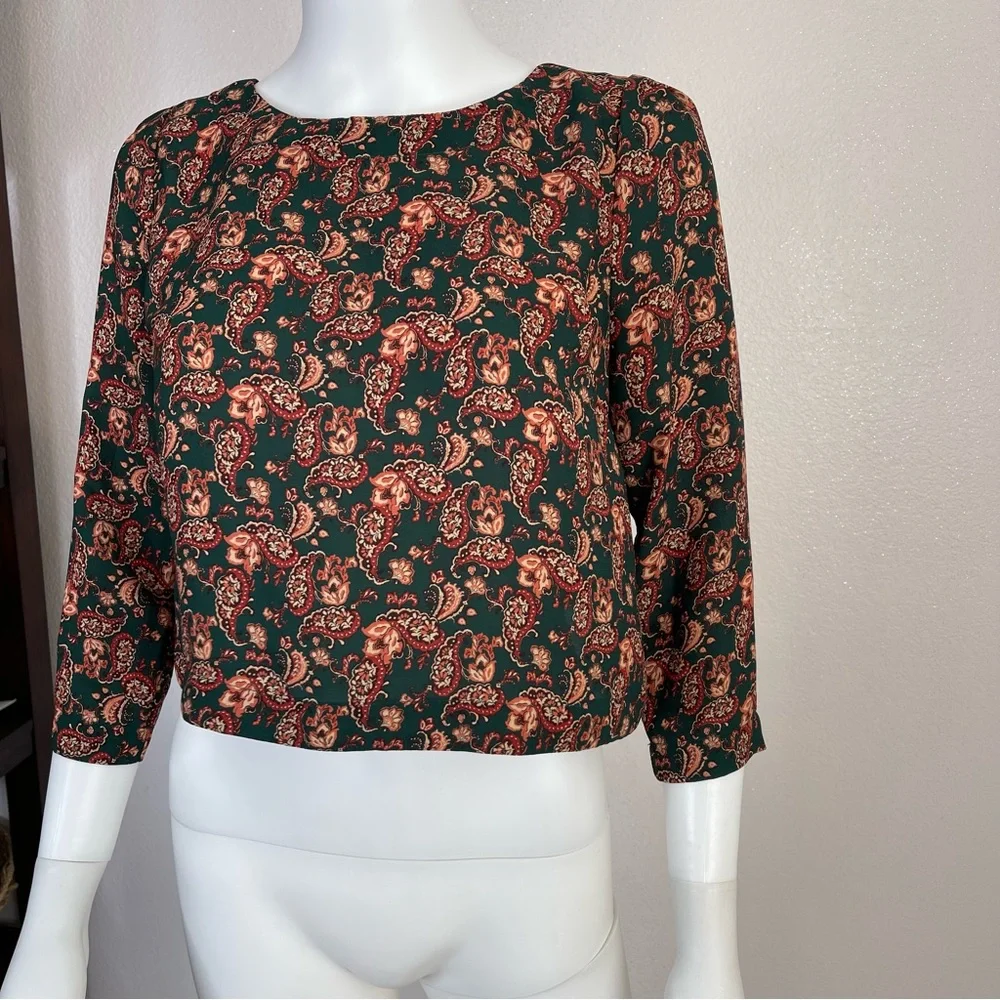 Beautiful cropped floral top peace floral top Forever21 S cropped floral top
